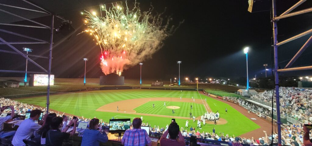 Populous-designed 'MLB at Field of Dreams' named BaseballParks.com Ballpark  of the Year - Populous